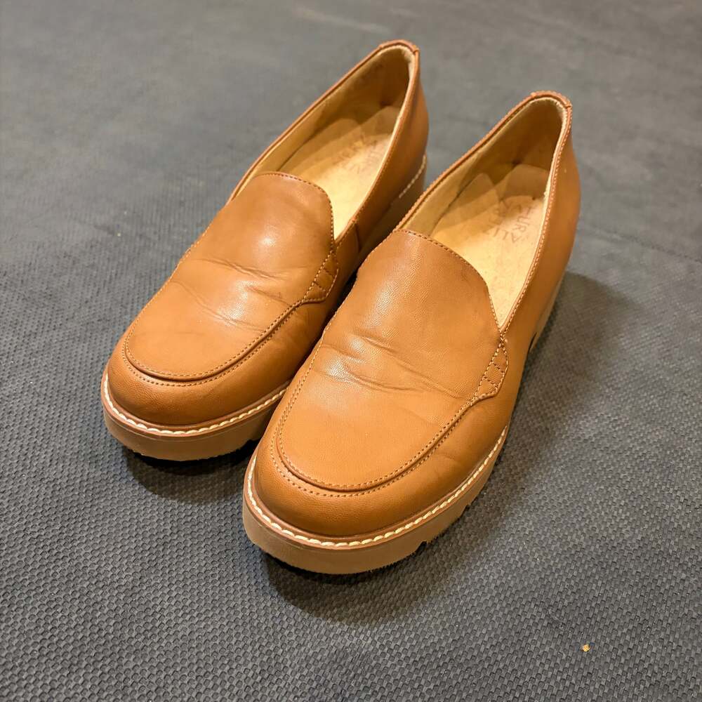 Naturalizer Cabaret Lug Sole Loafers in Cognac Brown